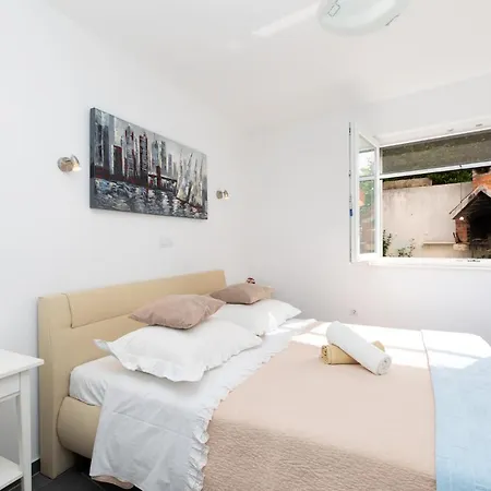 Kamelija Apartamento *
