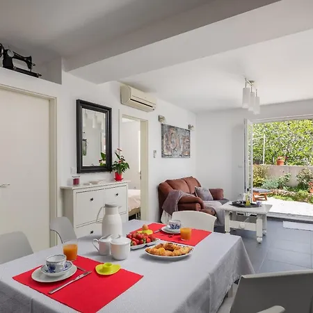 Seaside Kamelia Apartman *