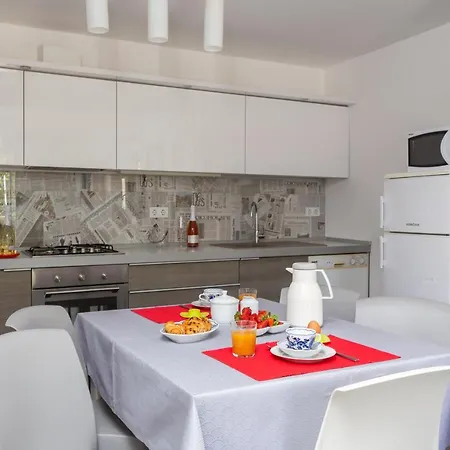 Apartment Seaside Kamelia *