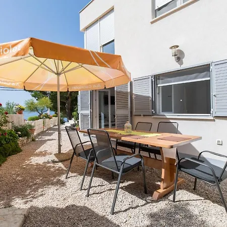 Kamelija Apartment *