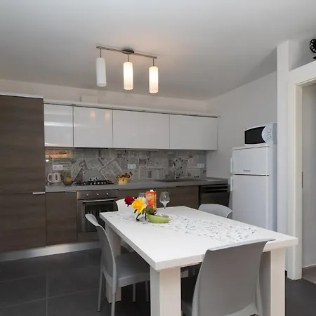 Apartment Kamelija *